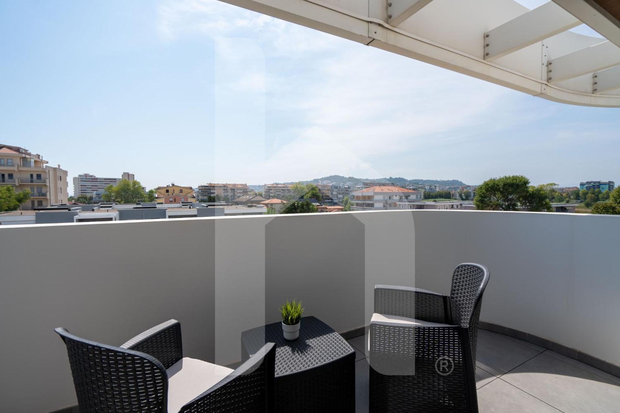 Homiday - Waterfront Montesilvano Bagian luar foto