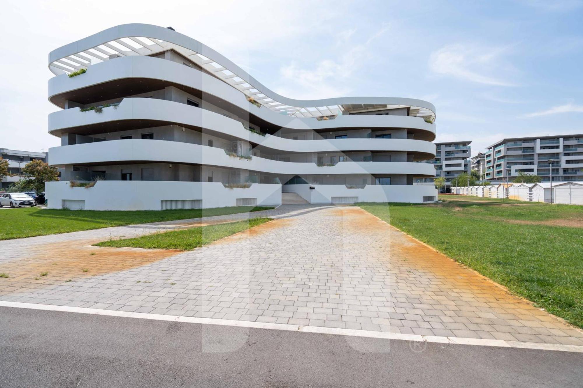 Homiday - Waterfront Montesilvano Bagian luar foto
