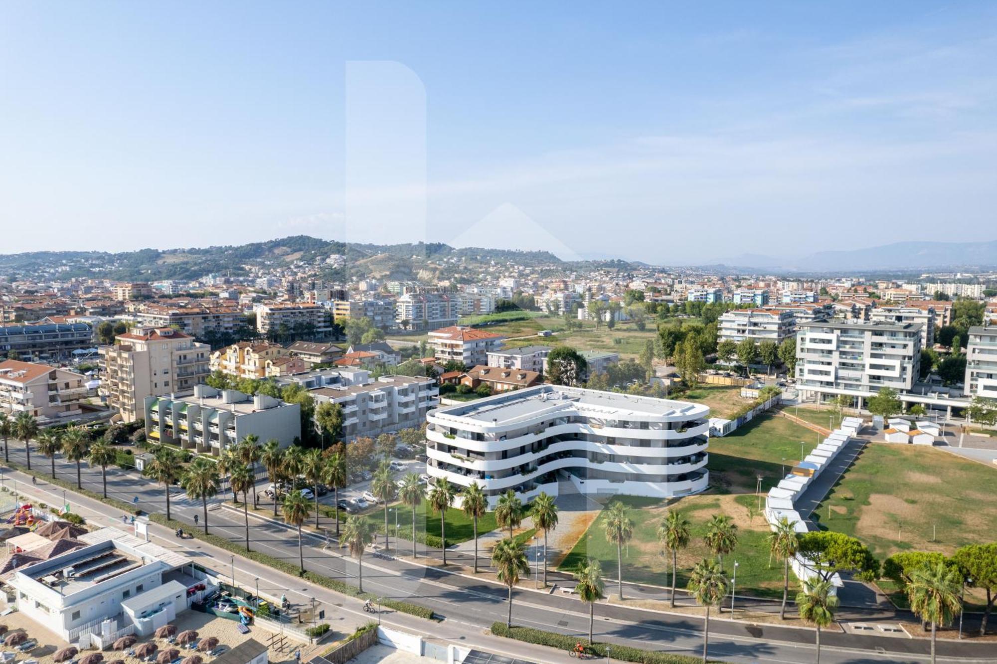 Homiday - Waterfront Montesilvano Bagian luar foto