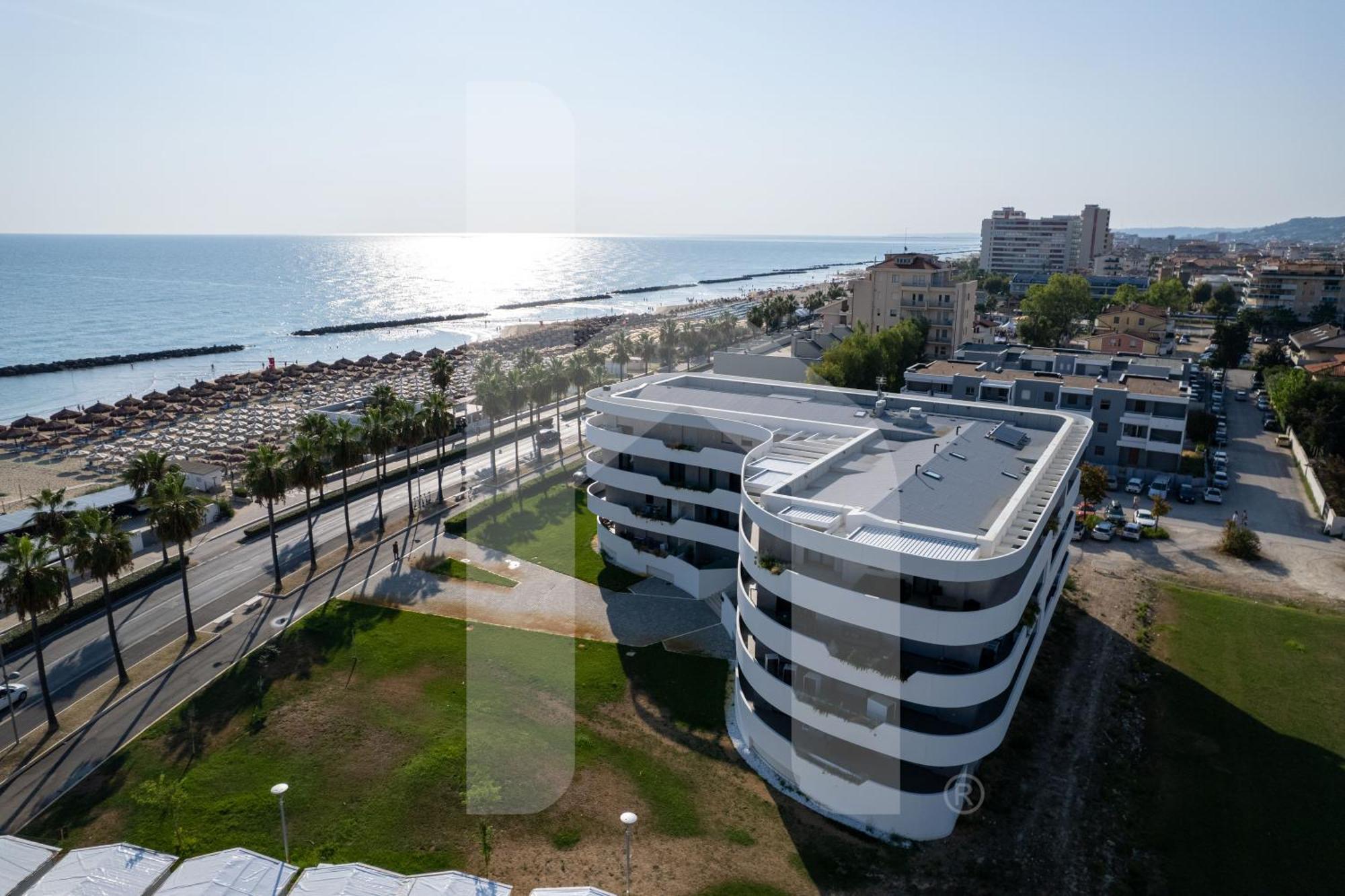 Homiday - Waterfront Montesilvano Bagian luar foto