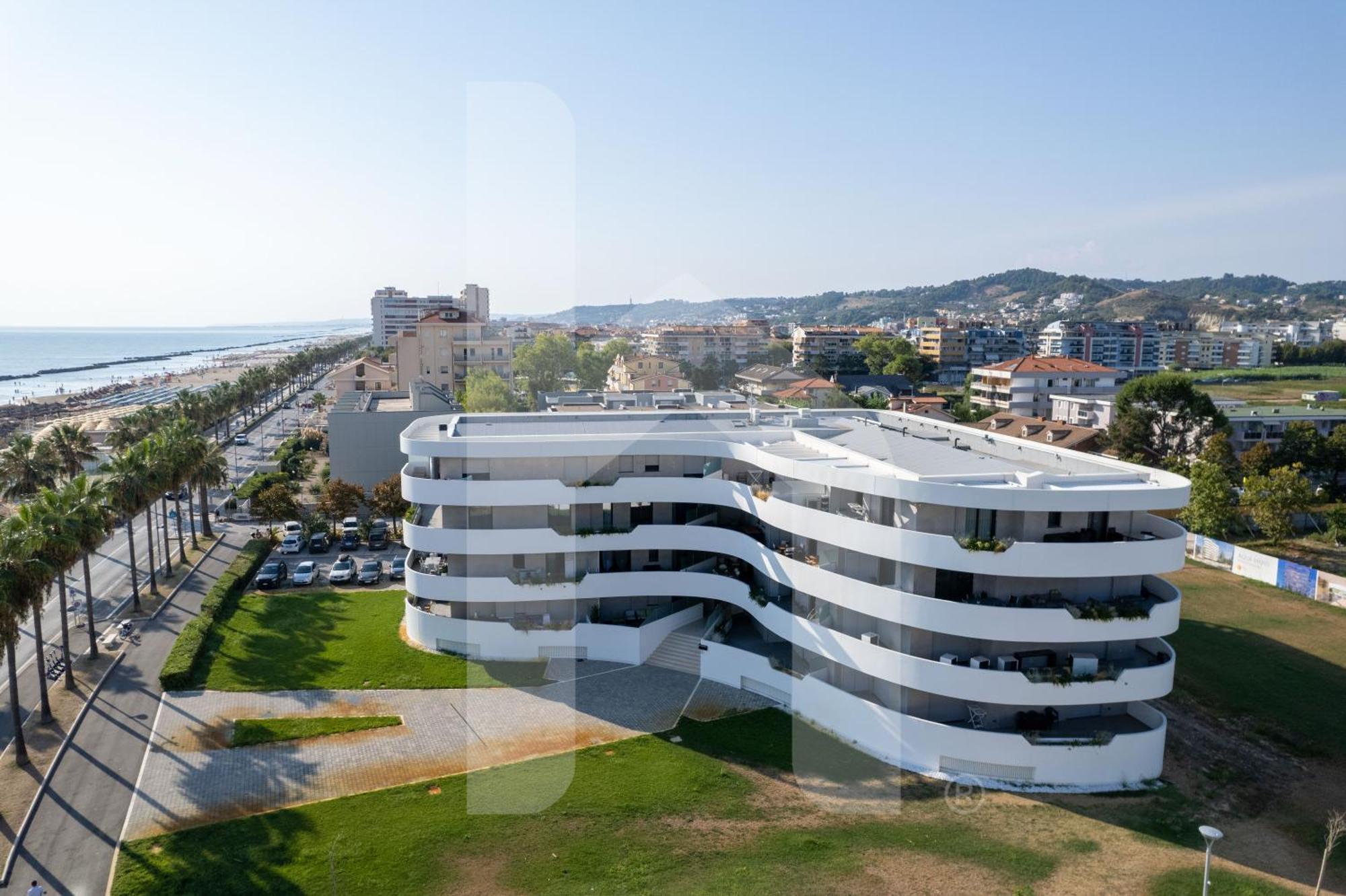 Homiday - Waterfront Montesilvano Bagian luar foto