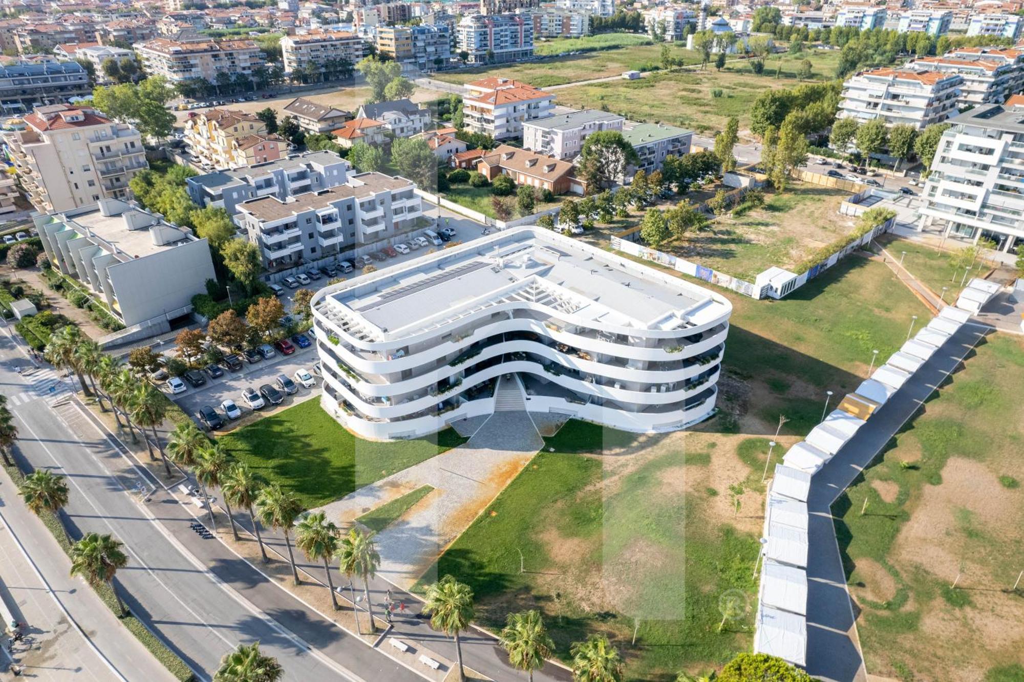 Homiday - Waterfront Montesilvano Bagian luar foto